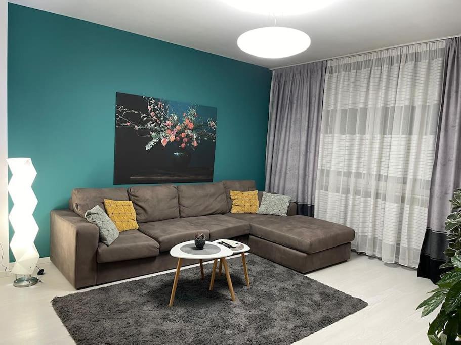 Modern Apartment At Train Station Tirana Exterior foto