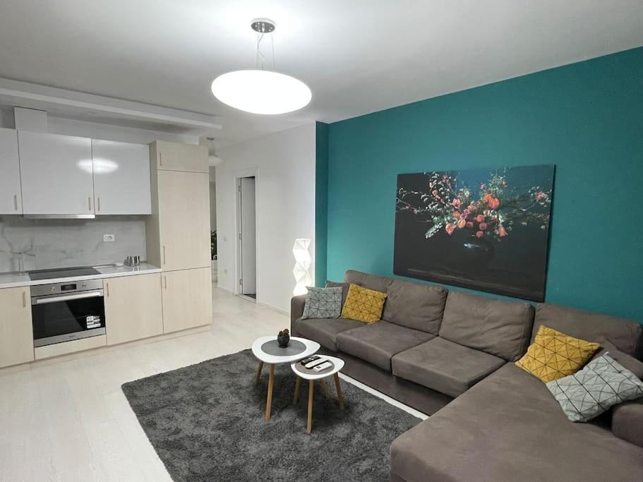 Modern Apartment At Train Station Tirana Exterior foto