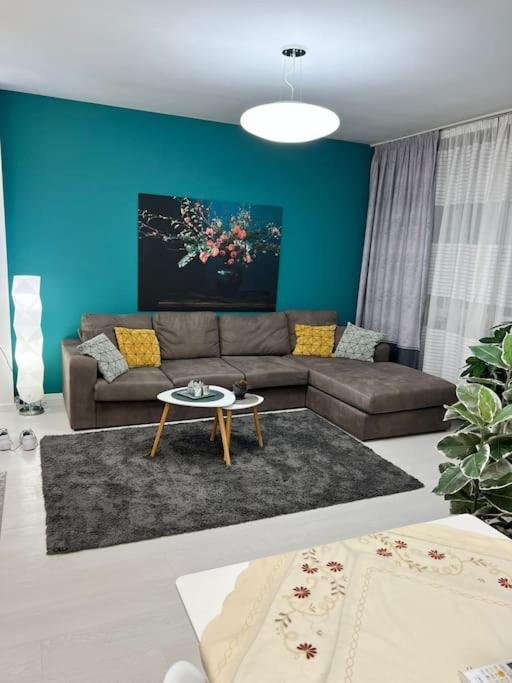 Modern Apartment At Train Station Tirana Exterior foto