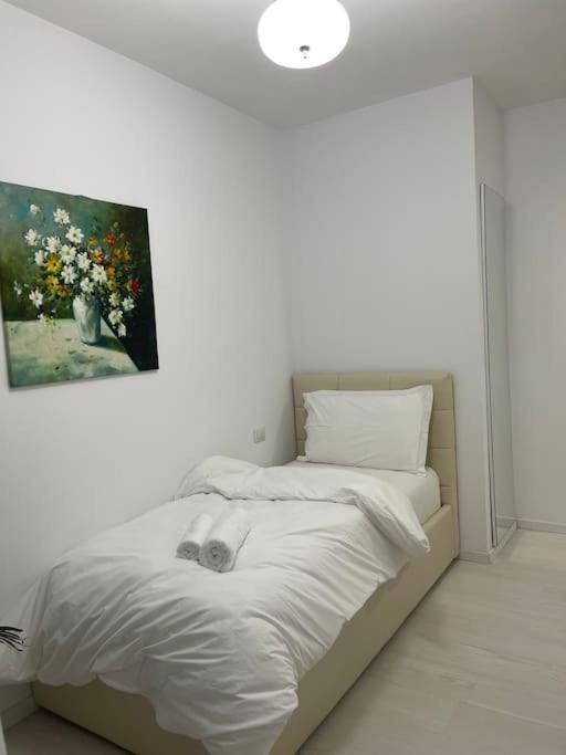 Modern Apartment At Train Station Tirana Exterior foto